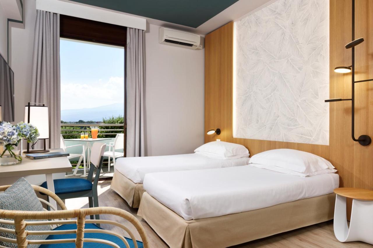 Una Hotels Naxos Beach Sicilia Giardini Naxos Esterno foto