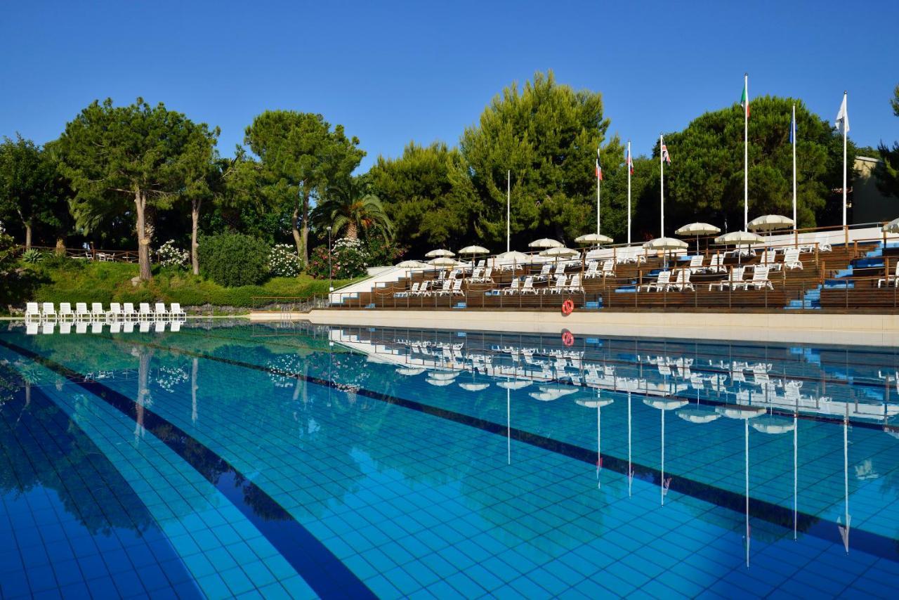 Una Hotels Naxos Beach Sicilia Giardini Naxos Esterno foto